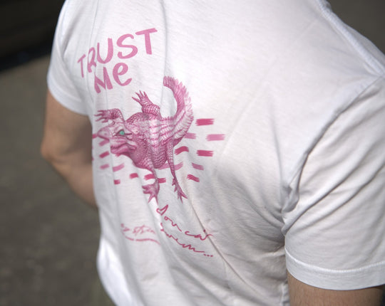 PINK CROCO - TRUST ME YOU CAN SWIM T-SHIRT Off-White